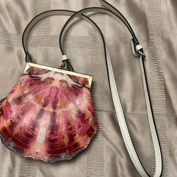 Patricia Nash Spot Print Shell crossbody bag. - Picture 7 of 7